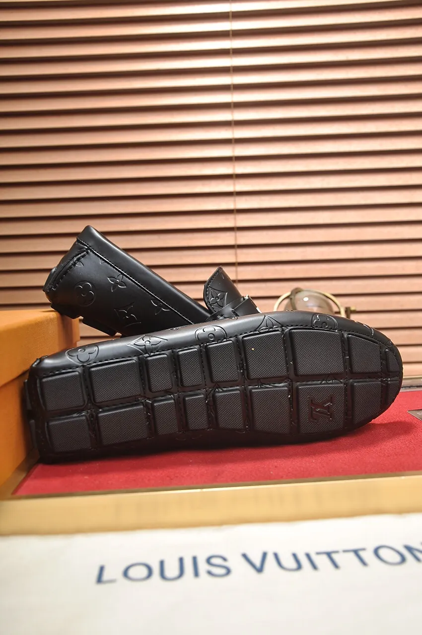 Men's men's shoes 💰420💶 [LV Doudou shoes] (water-dyed cowhide lining) new model is on the market, available on the official website. The new Doudou shoes are processed into single-color materials, and the uppers are made of imported horsehide leather. The body of the shoe is fully hemmed with mark thread, and is lined with imported original cowhide leather. The elegant shoe shape is super suitable for all-matching, and the size is 38-44.